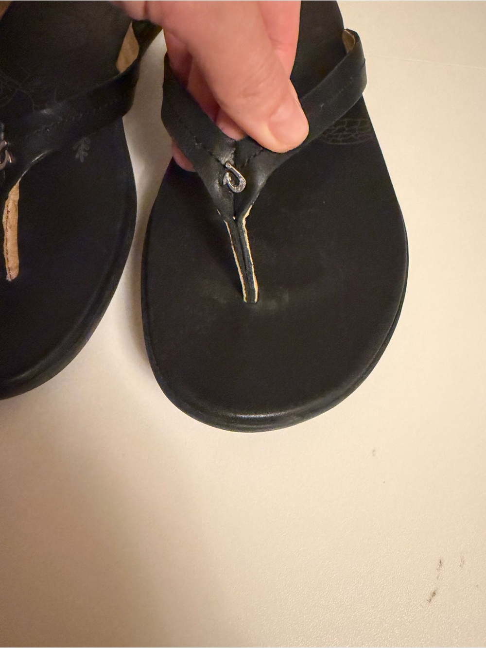 Olukai Honu Flip Flop black leather sandal slide in thong slippers 9 40 - Picture 6 of 10